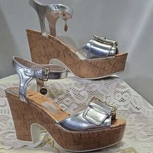 Womens Juicy Couture Silver Platform Sandals Size 8